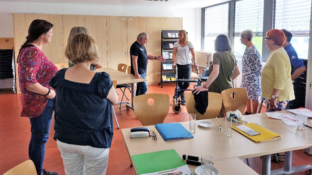 An dem zweitägigen Kurs „Fit für die Nacbarschaftshilfe“ nahmen acht Interessierte aus Hennef und Königswinter teil.